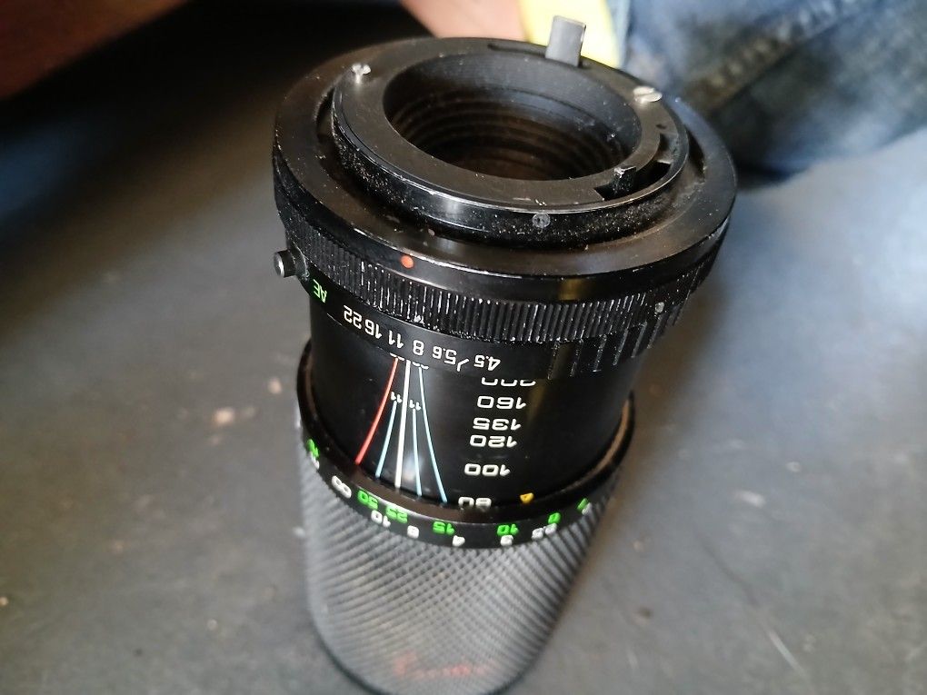 Soligor MC Zoom+Macro 80-200mm 1:4.5 manual focus lens.