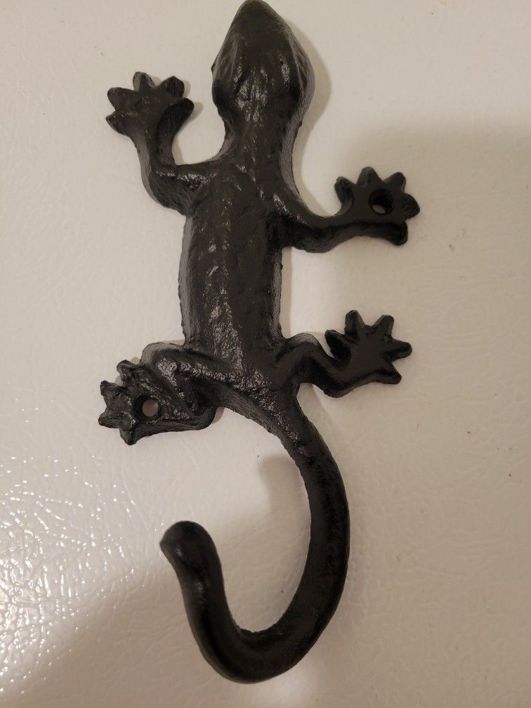 Rustic Cast Iron Geko/Lizard
Wall Hook - Black