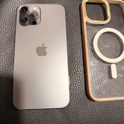 iphone 12 pro max   puedes poner  cualkier  conpañia esta liberado      88% vida  bateria todo bien