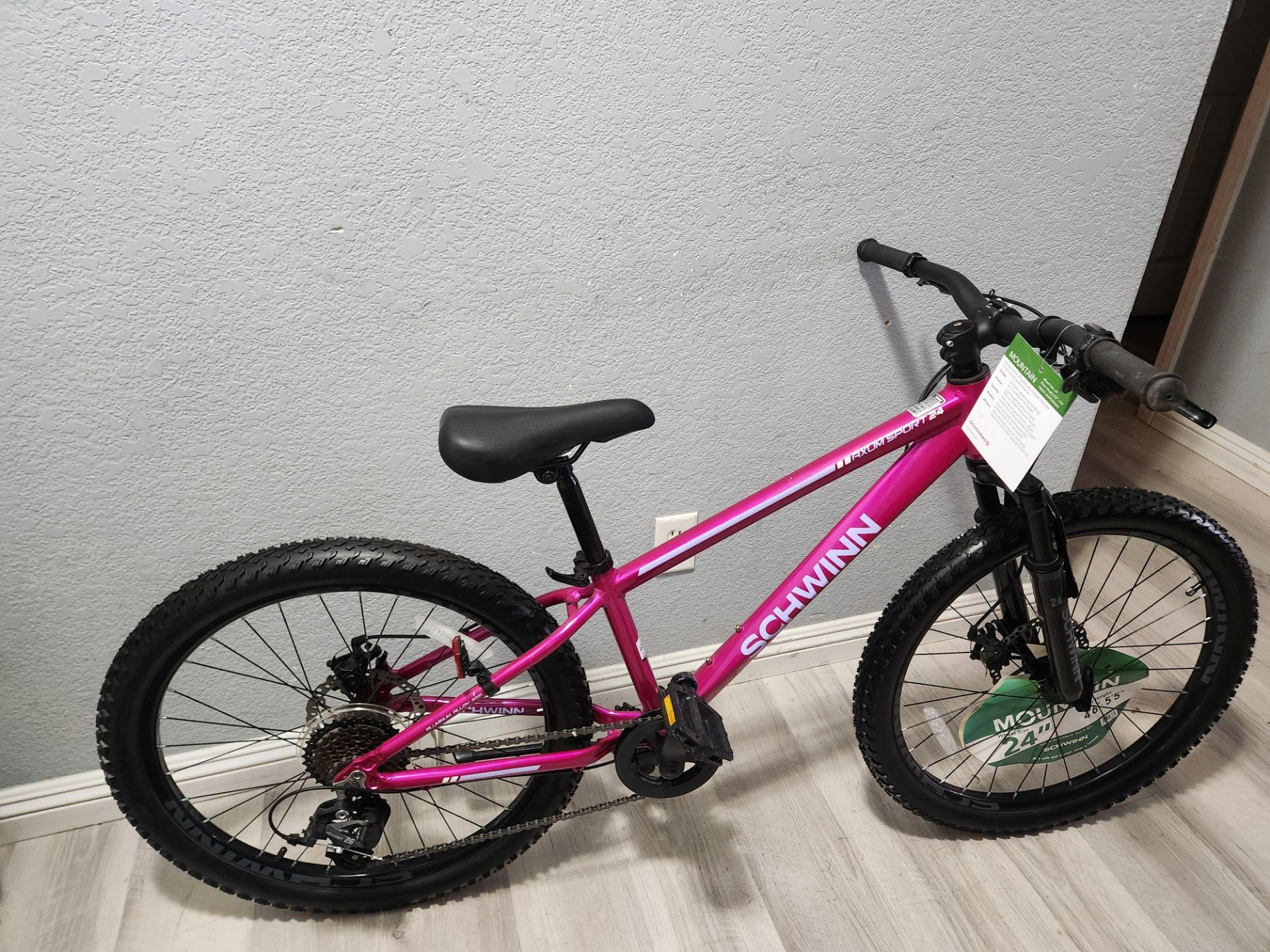 Schwinn Bike Aluminum Axum 24 8 Speed Mont Sports New Ready To Ride good condition I'm located walnut and Craig check my page