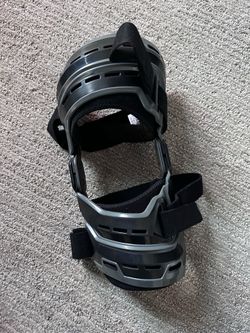 Knee brace with sleeve