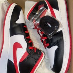Air Jordan 1 Mid