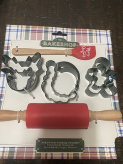 Set de 8  piezas de cortadores de galletas espátula y rodillo 