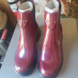 BRAND NEW WOMENS GUESS BOOTS