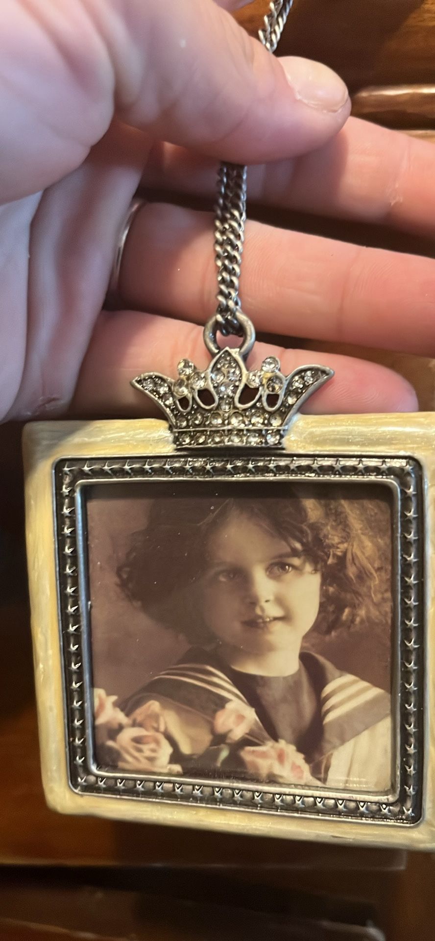 Never Used Antique Picture Frame Key Chain