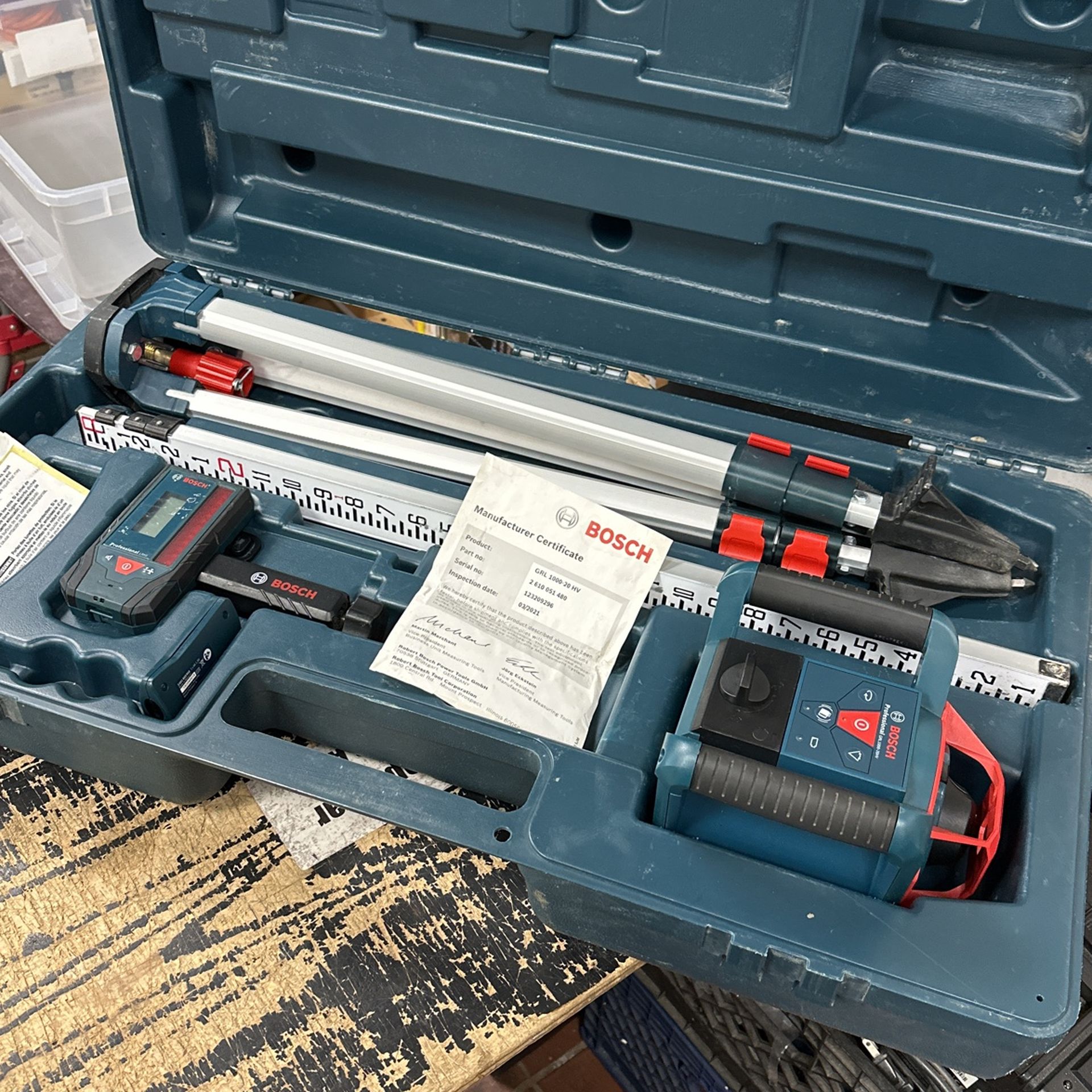 $525 - Bosch 1000-feet Red 360-Degree Self Leveling Rotary Laser Level Kit Excellent Condition
