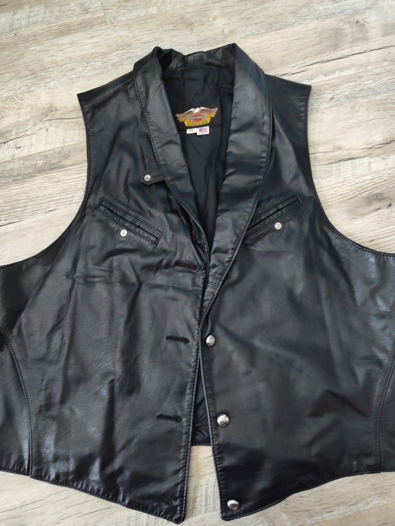 Size XL Women's Leather Harley Davidson Vest 1990s