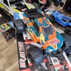 Team Associated RC Monster Truck Brand New Brushed Electric 4x4 With Lithium Battery