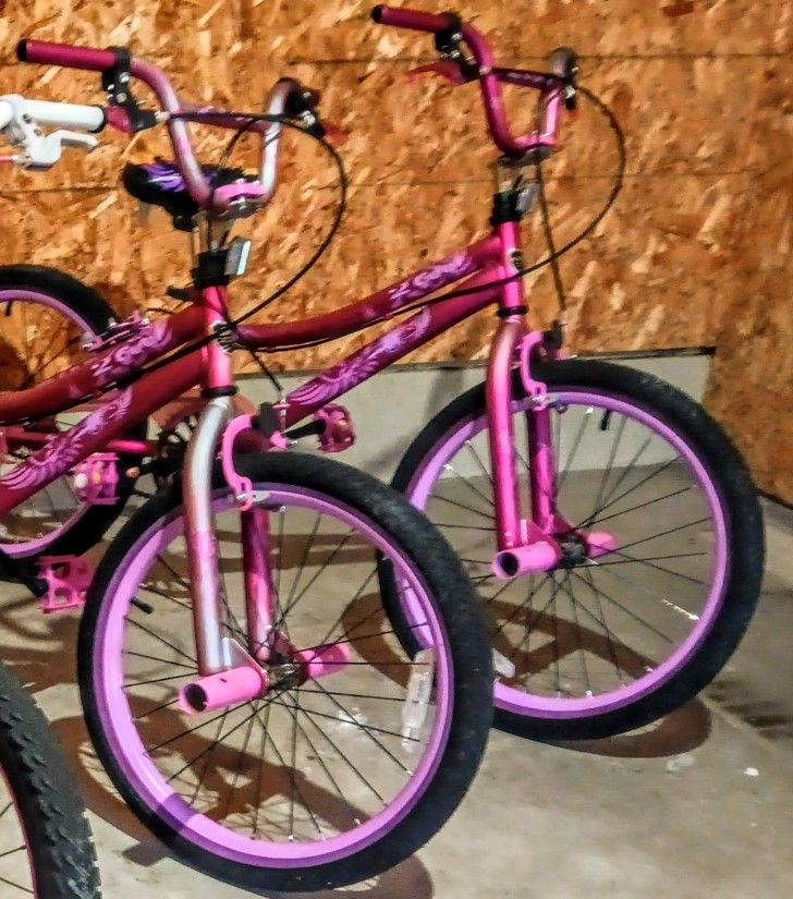GIRL'S BIKES - MUST GO BEFORE MOVE