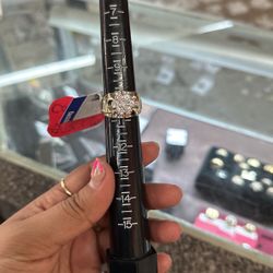 CASH DEALS TODAY! Cluster Ring 10k 8.8 Grams 