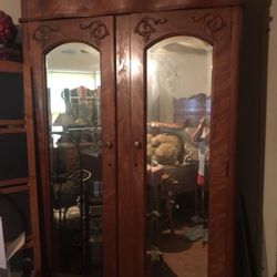 Antique chifferobe