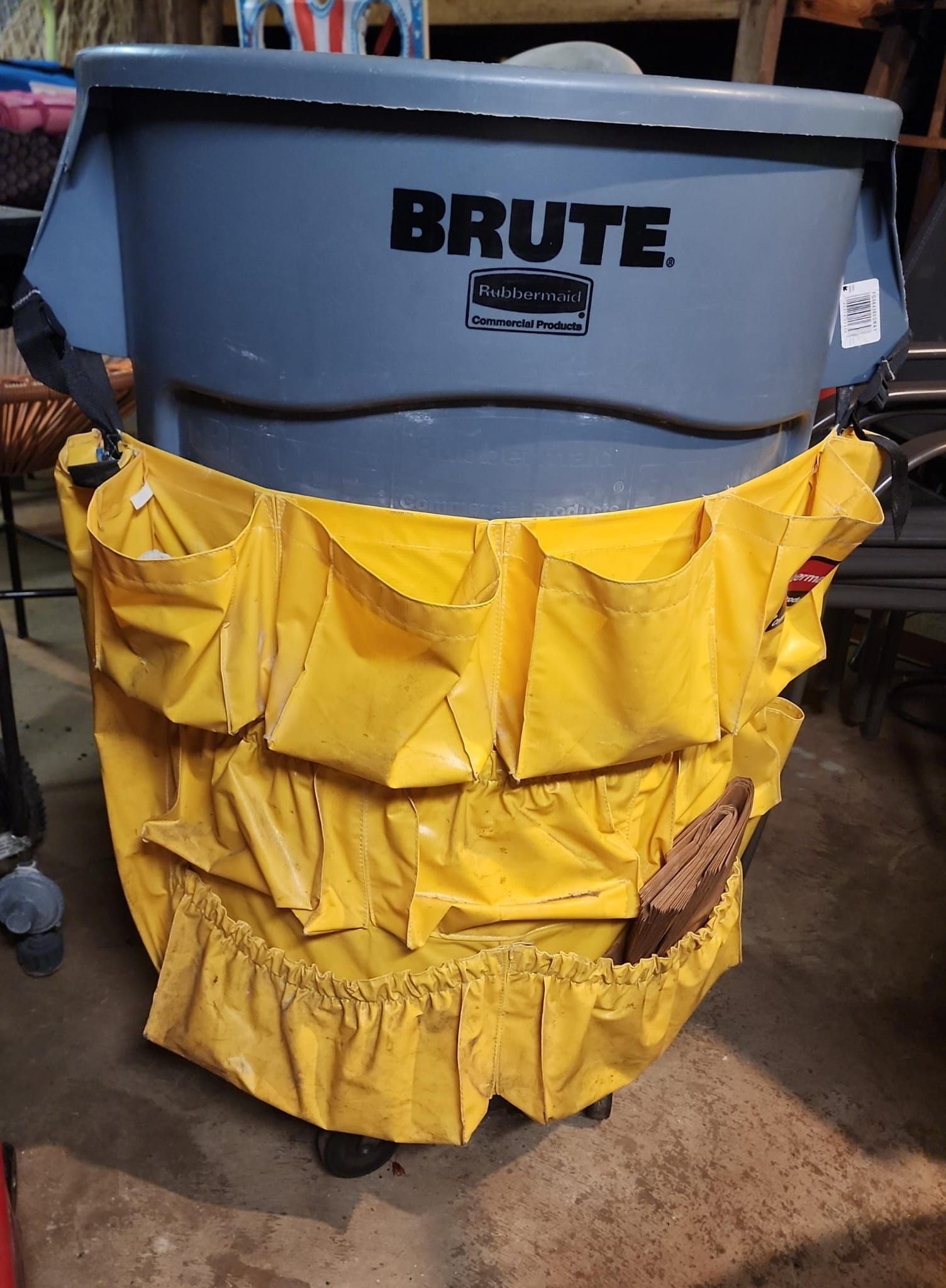 Brute trash Cans
