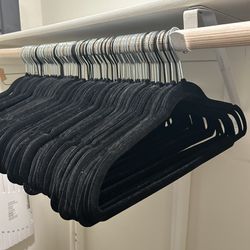 90 Black Velvet Hangers