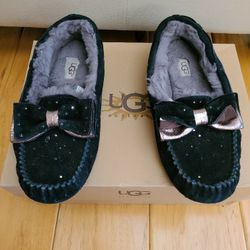 UGG Black Ribbon Bow Slippers Slip Slide on Flats Size 8