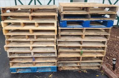 WOODEN PALLETS