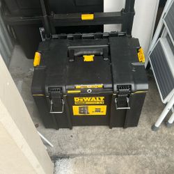 dewalt tool box