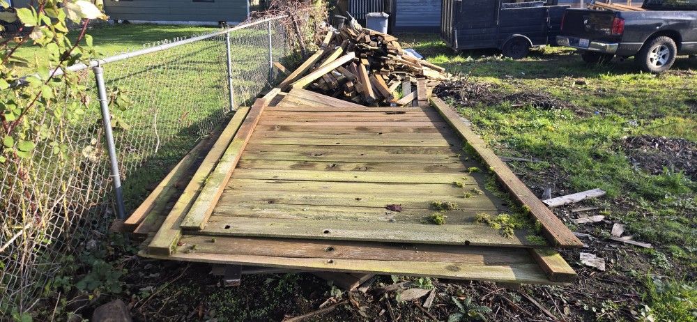 FREE CEDAR FENCE/4X4 POSTS 