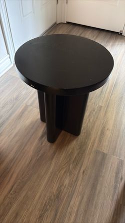 Small lamp table