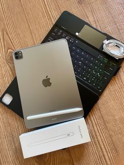 iPad Pro 11” (M2 chip / 2022 model) 4th Generation 128GB with  keyboard case and stylus pen