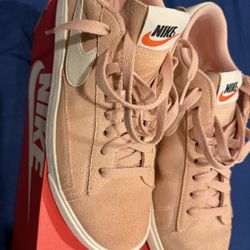 Woman’s Nike Blazer Low Sd 