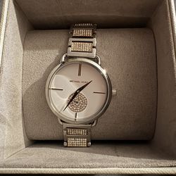 Worn 3 Times. Kept In Box For Protection