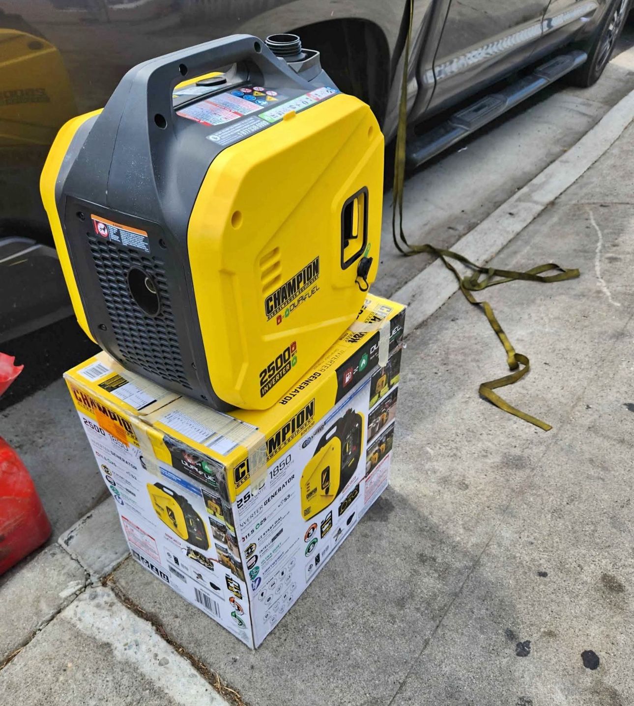 Champion Power Equipment 2500-Watt Ultralight Gasoline and Propane Powered Dual Fuel Inverter Genera