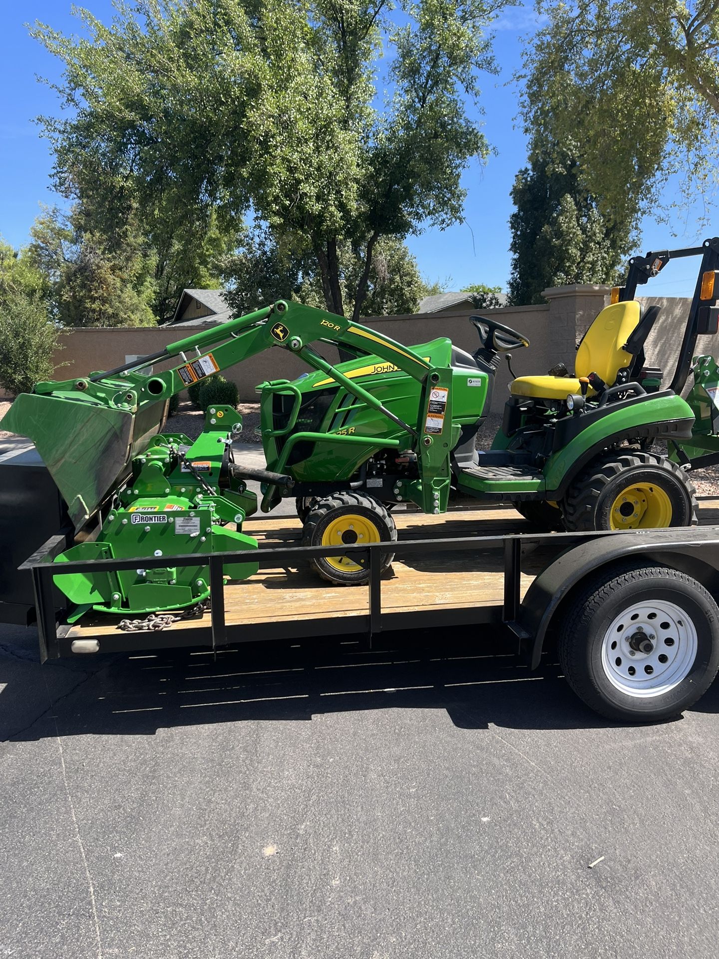 John Deere 1025r
