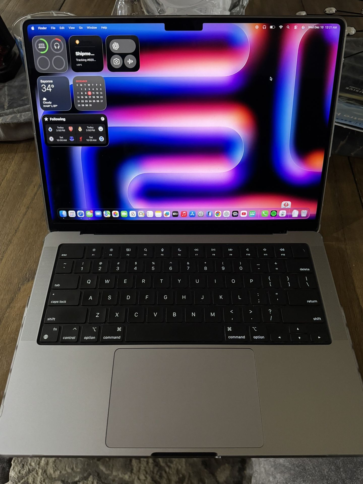 MacBook M1 Pro 14” 16gb ram 500gb storage Low Cycle count