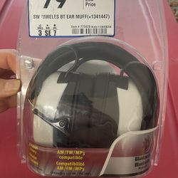 BLUETOOTH HEADPHONES AM/FM/MP3 NEW