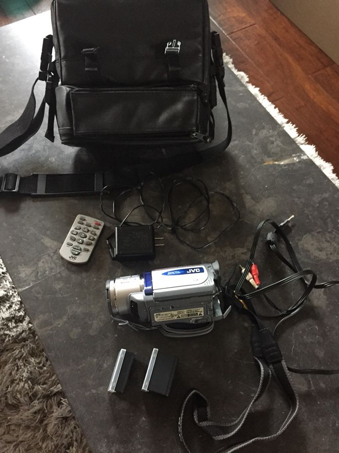 JVC Digital Video Camera 300X Zoom MiniDV Gr-DV800U preowned