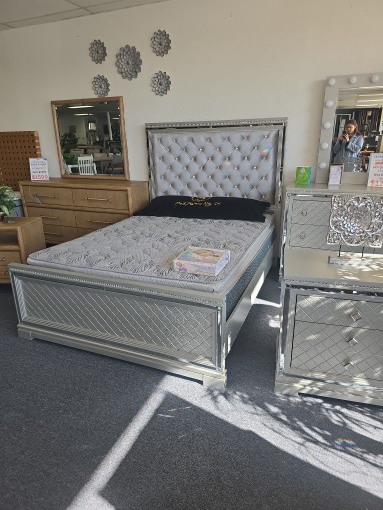 QUEEN 4PC BED SET Dresser Mirror Night Night Queen Bed