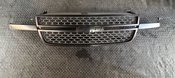 03-06 CHEVY SILVERADO HD GRILLE BLACK WITH GREY INSERTS