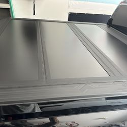 Chevy Colorado Or Canyon  Undercover Tri Fold Hard Cover