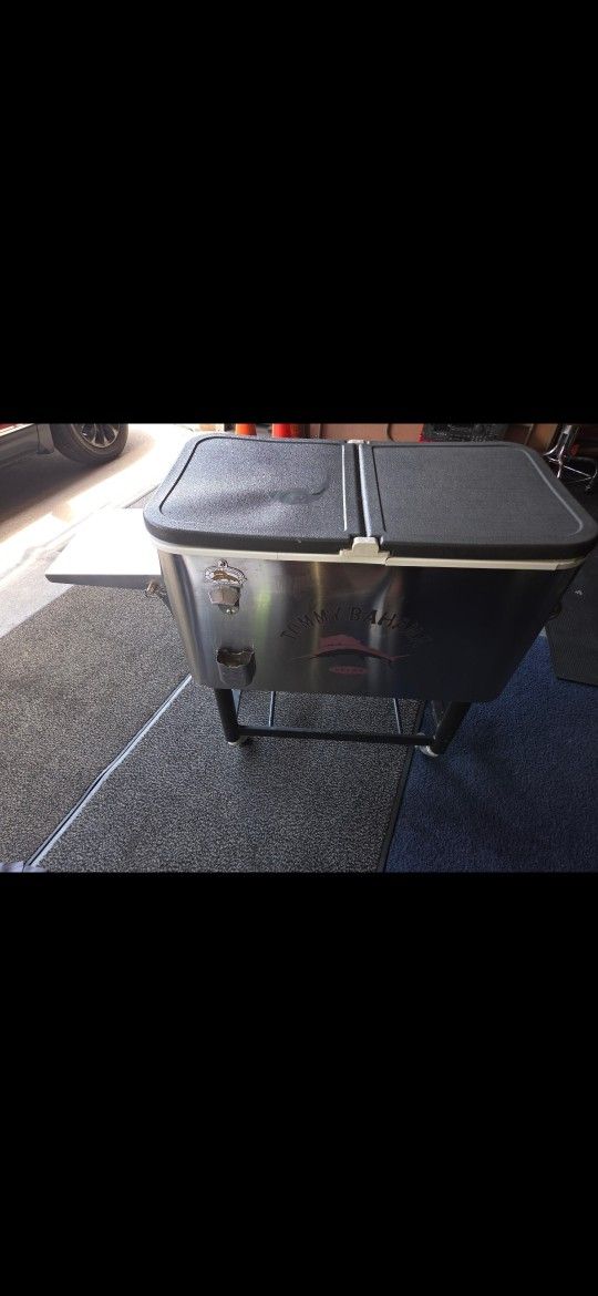 Tommy BAHAMA COOLER $ 100.00
