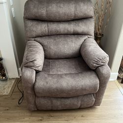New Recliner/Lift Chair with Heat and Light Massage