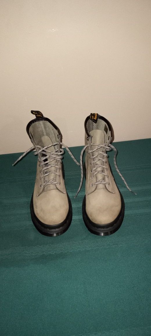 DR. MARTENS WOMEN LEATHER BOOTS SIZE 6