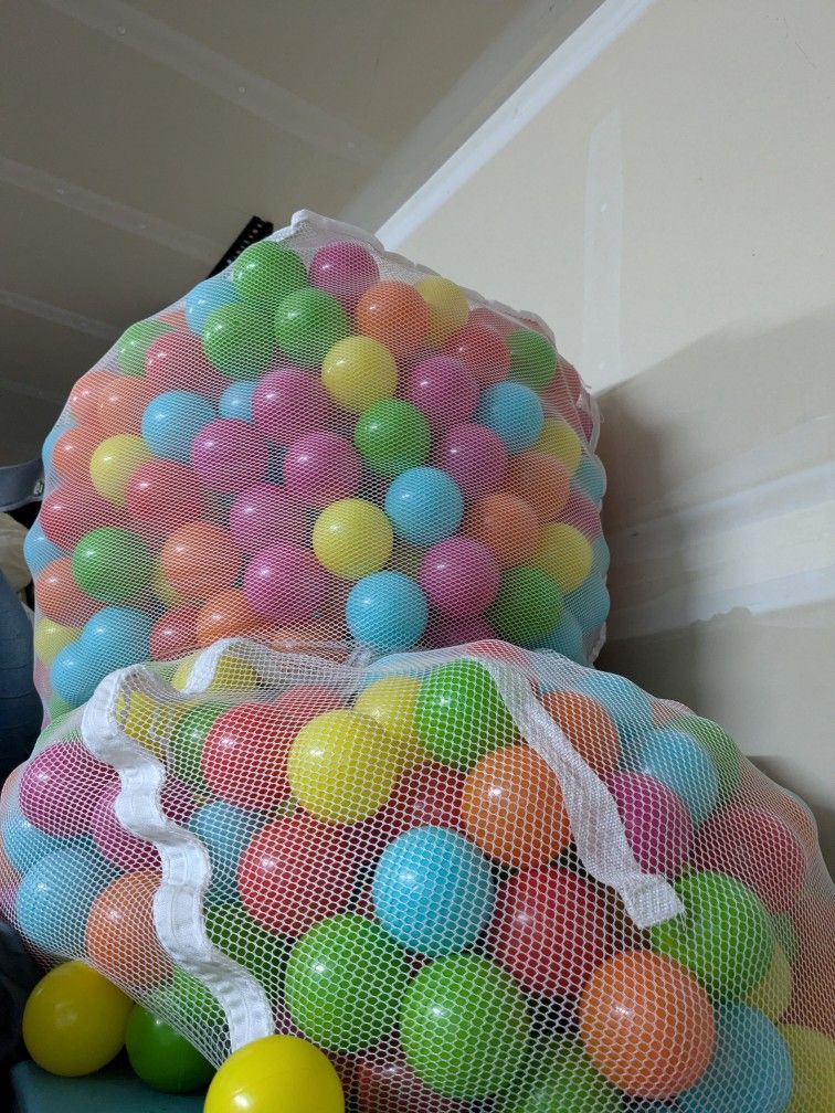 800 count ball pit balls