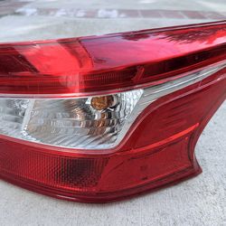OEM 2018 Nissan Sentra RH Passenger Side Tail Light Assembly