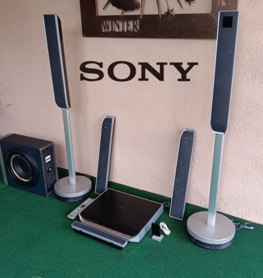 Sony DAV-FX900W Home Dream Theater System with 1000-Watts of total Power.