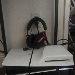 PS5 + controller, headset, monitor 