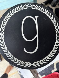 G Letter Home Decor Circle Shape