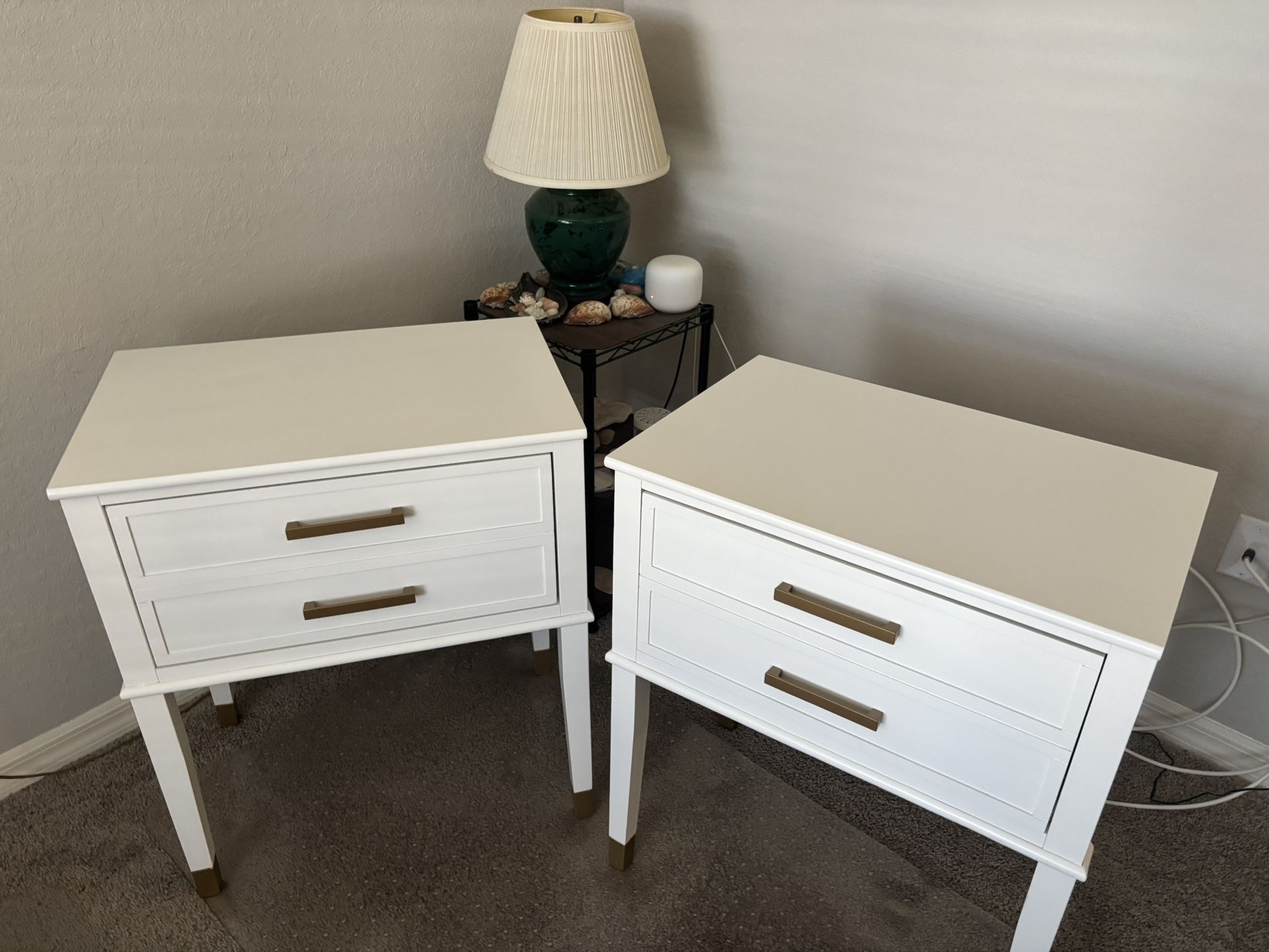 Cosmopolitan Westerleigh End Table, White