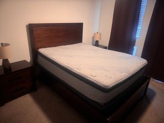 Rooms To Go Queen Bed Room Set