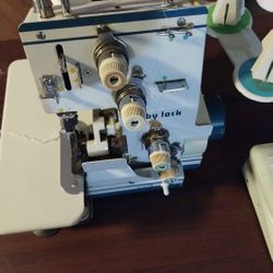 Serger Sewing Machine 