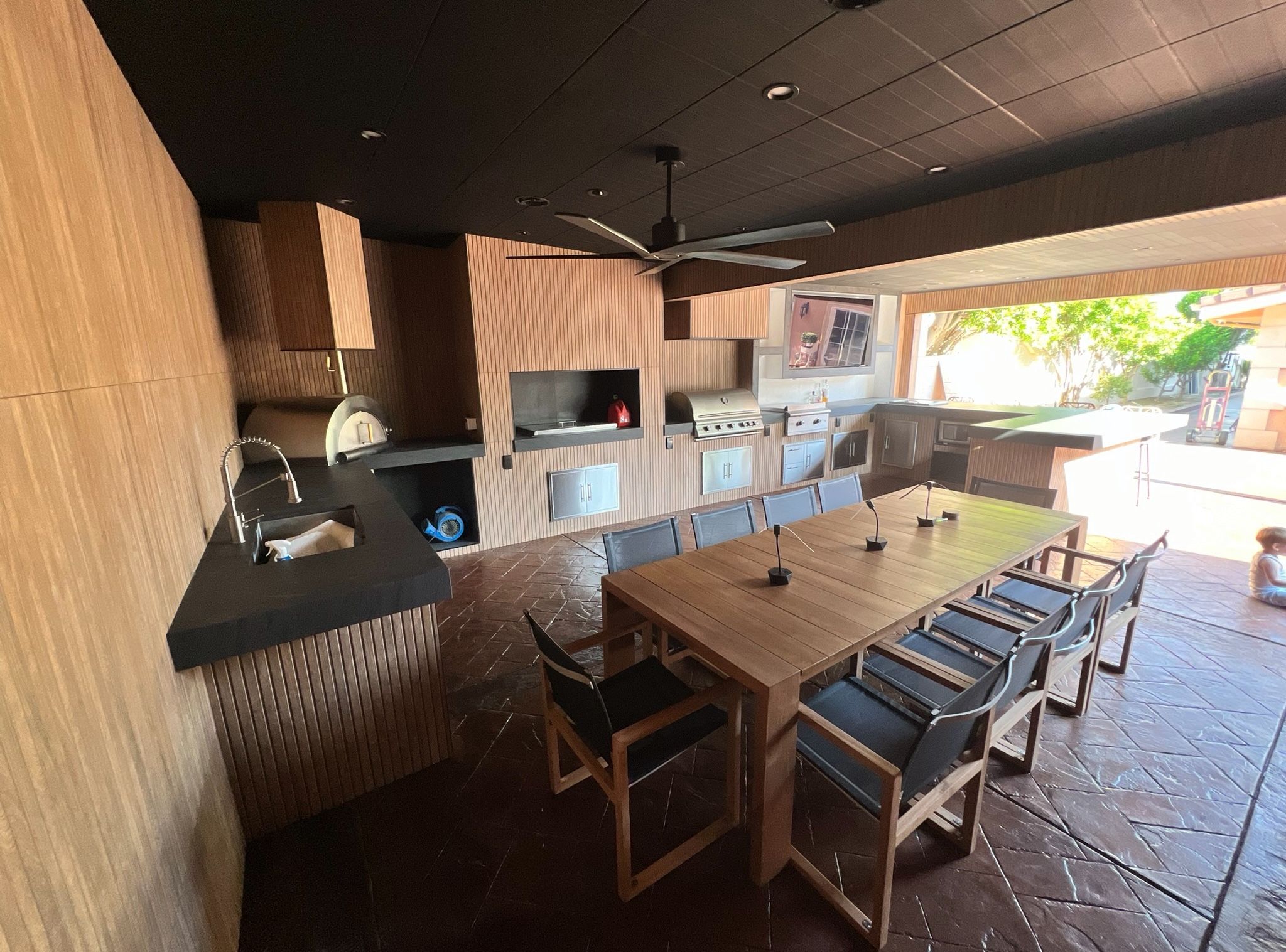 The Ultimate Custom Outdoor Kitchen for Entertaining