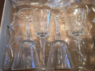 Flutes/wine glasses