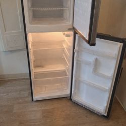 rigidaire 7.5 Cu. ft. Refrigerator, Platinum Series, Standard Door Style - Stainless Look