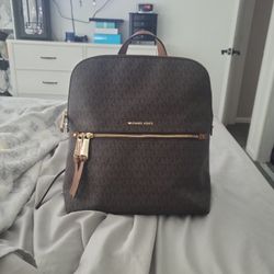 MICHAEL KORS MEDIUM BACK PACK