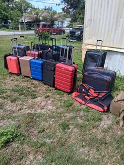 NICE LARGE PULL ALONG LUGGAGE