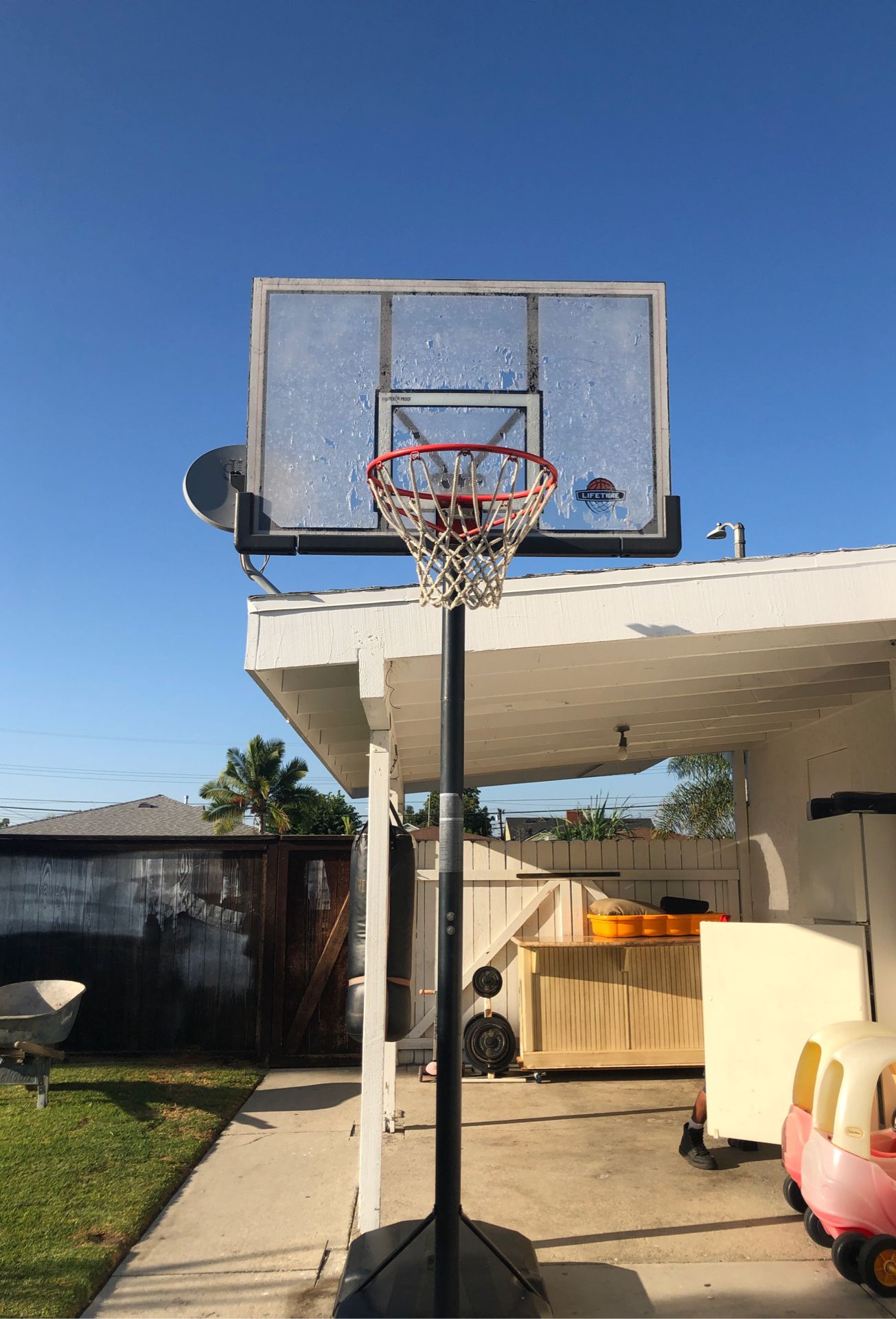 Basketball hoop